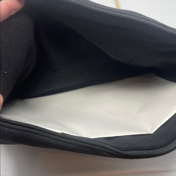 CHANEL Beauté Black Cosmetic Pouch - Picture 9 of 11